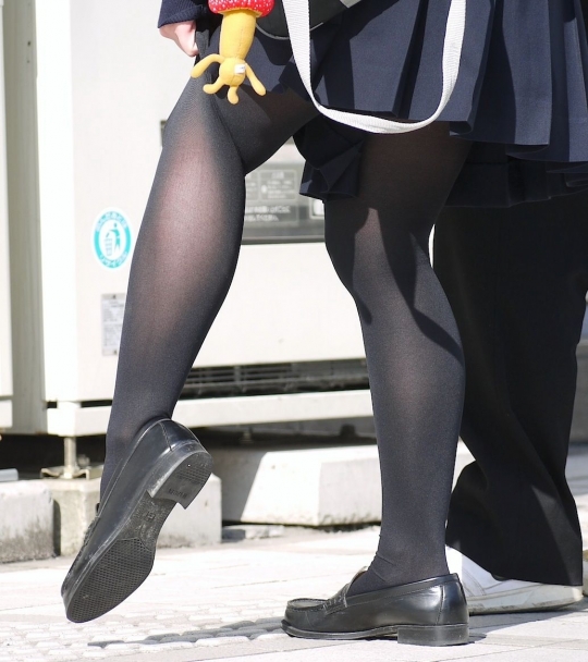 【冬服 パンチラ】黒タイツを履いた女子高生たちを華麗に盗撮part2019