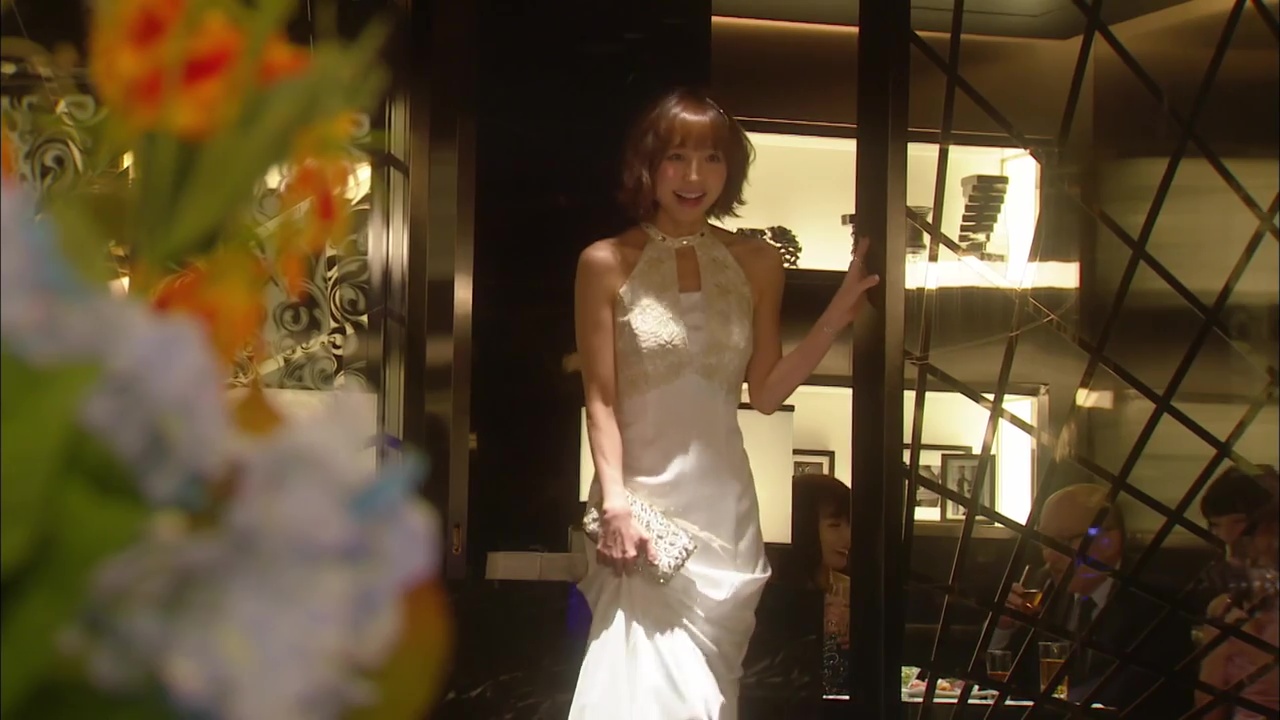 新ドラマ・後妻業で篠田麻里子が赤パンティーを晒すｗｗｗ002