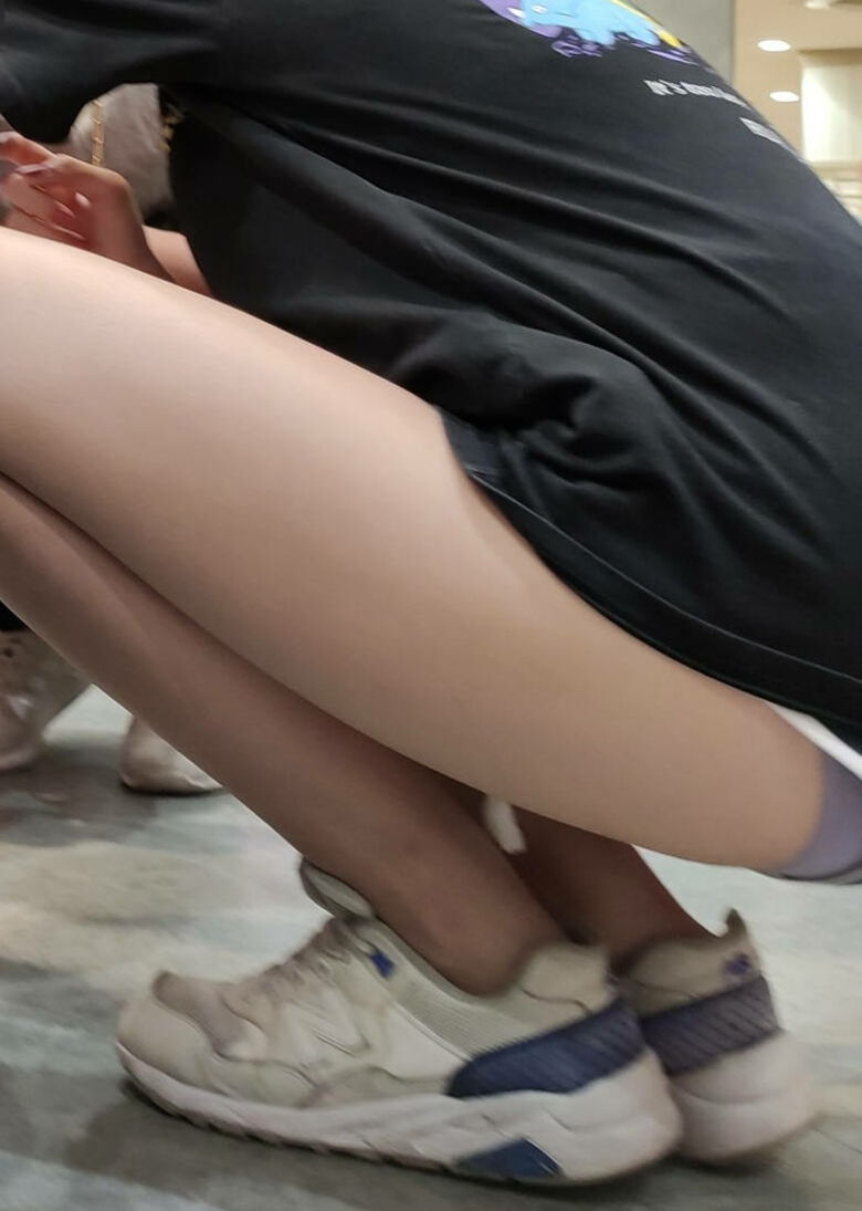 ハミパン 盗撮画像!腰や股の間から出てるパンツに大興奮♡じ~っくりと眺めていたいぜ!!019
