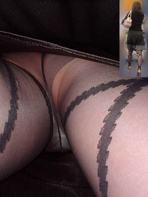 パンチラが抜ける逆さ撮り盗撮エロ動画像Vol.76_030枚目