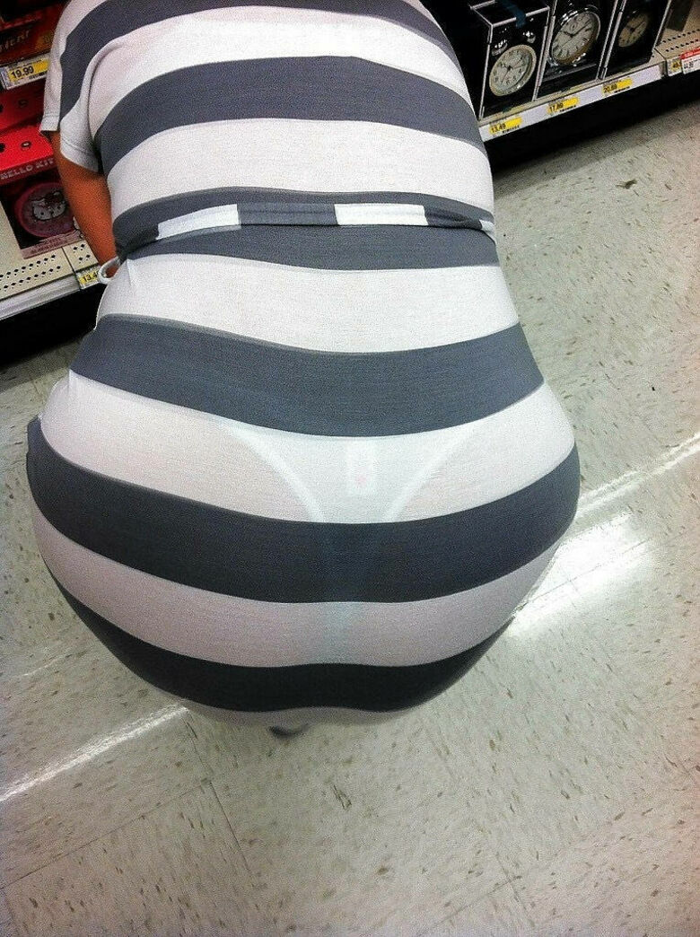 熟女 パン線盗撮画像だぜ！エロい巨尻のパンティライン♡ケツ好きにはたまんねーな(´∀｀)032枚目