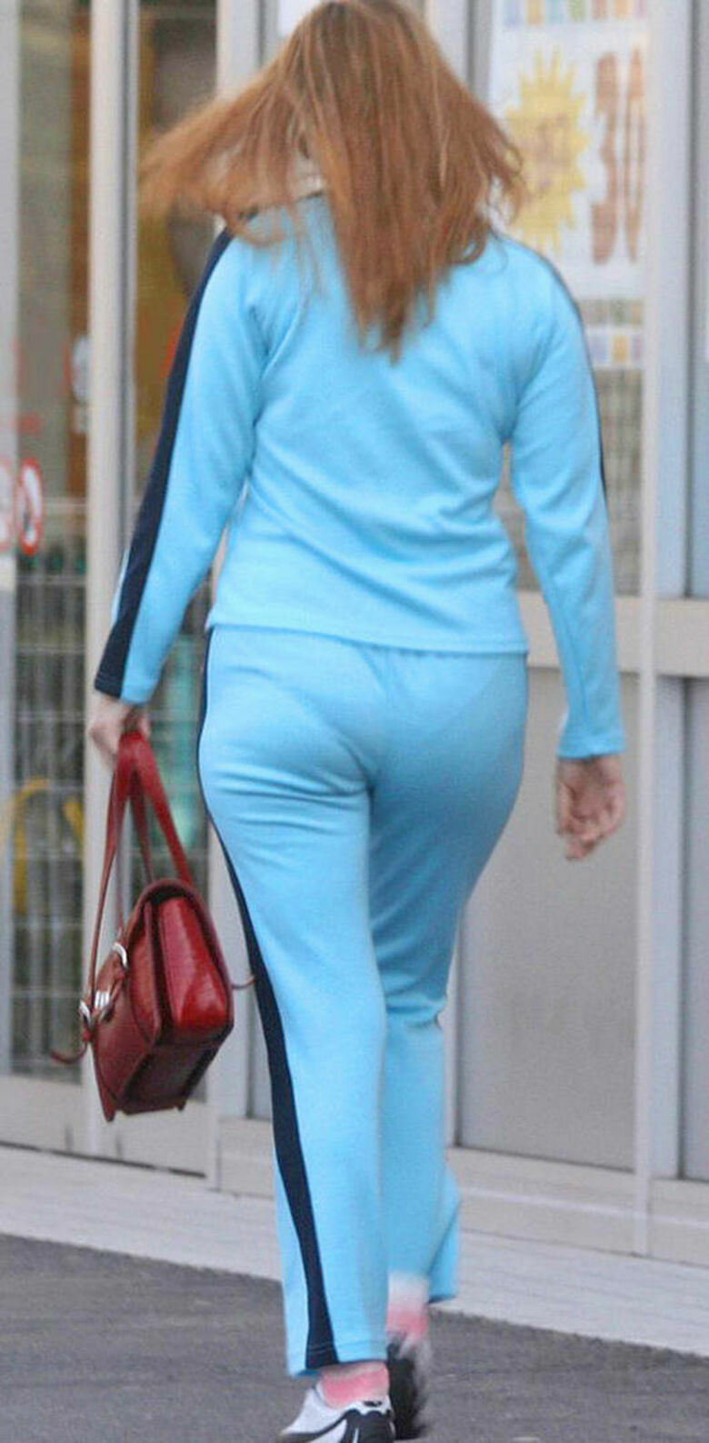 熟女 パン線盗撮画像だぜ！エロい巨尻のパンティライン♡ケツ好きにはたまんねーな(´∀｀)039枚目