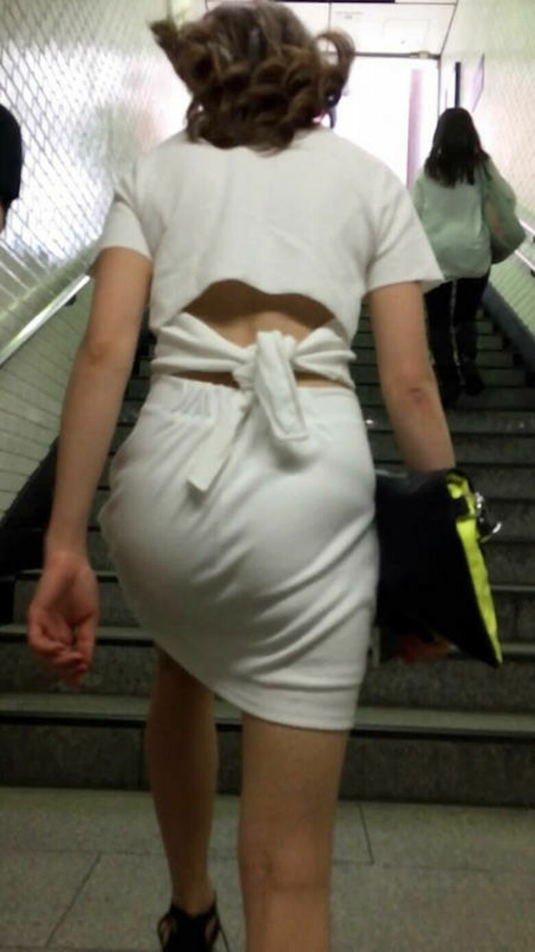 熟女 パン線盗撮画像だぜ！エロい巨尻のパンティライン♡ケツ好きにはたまんねーな(´∀｀)044枚目