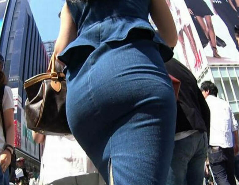 熟女 パン線盗撮画像だぜ！エロい巨尻のパンティライン♡ケツ好きにはたまんねーな(´∀｀)046枚目