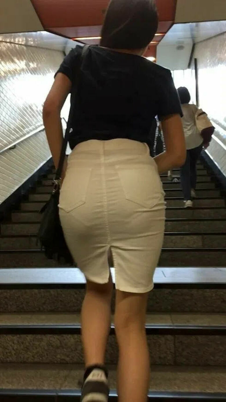 熟女 パン線盗撮画像だぜ！エロい巨尻のパンティライン♡ケツ好きにはたまんねーな(´∀｀)069枚目