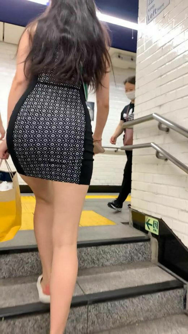 熟女 パン線盗撮画像だぜ！エロい巨尻のパンティライン♡ケツ好きにはたまんねーな(´∀｀)077枚目