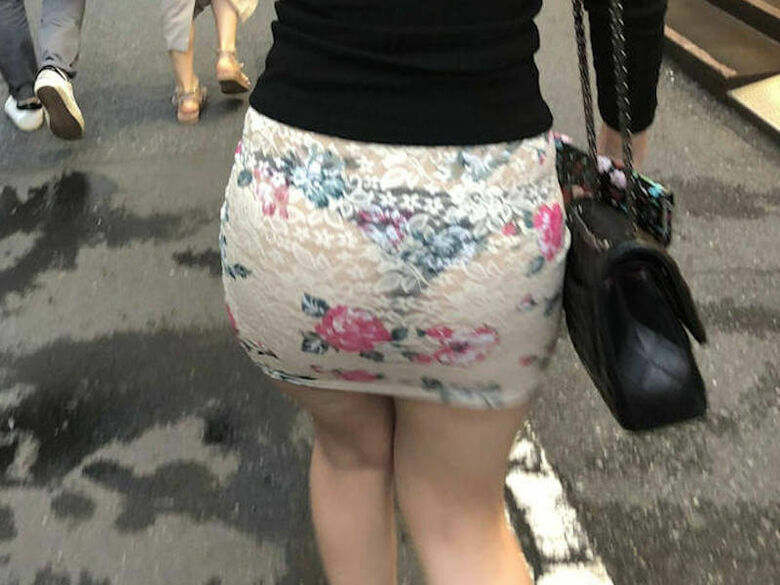 熟女 パン線盗撮画像だぜ！エロい巨尻のパンティライン♡ケツ好きにはたまんねーな(´∀｀)097枚目