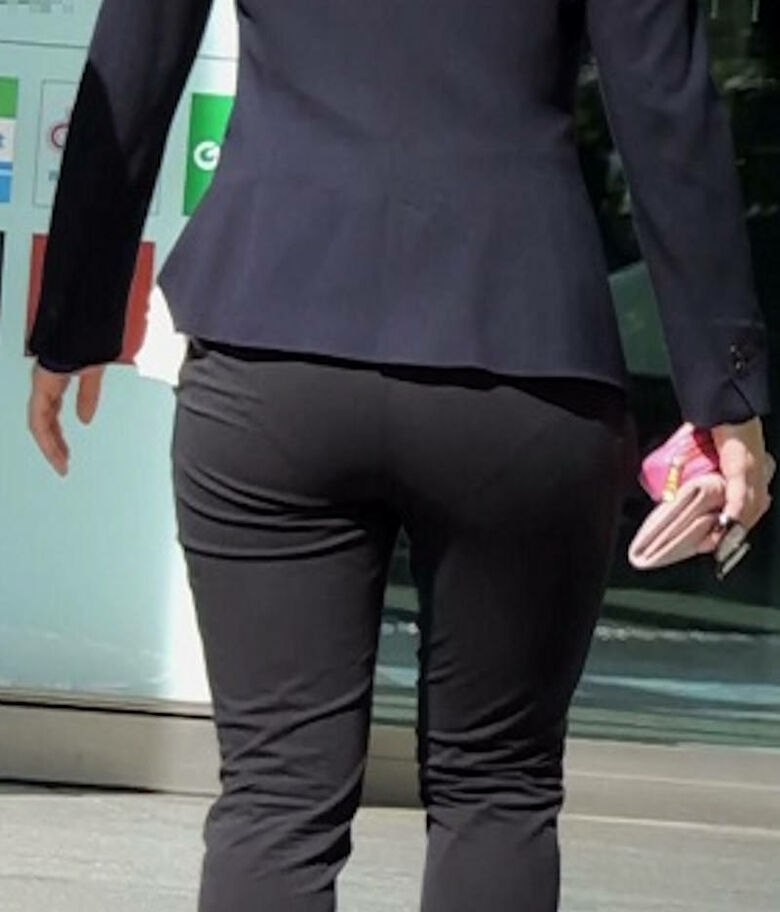 ol 透けパン盗撮画像!スーツからうっすら出てるパンツラインに大興奮♡003