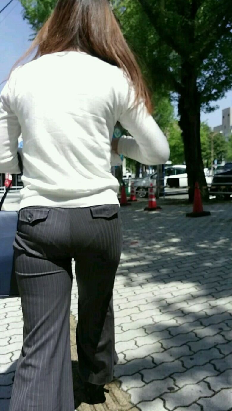 ol 透けパン盗撮画像!スーツからうっすら出てるパンツラインに大興奮♡009