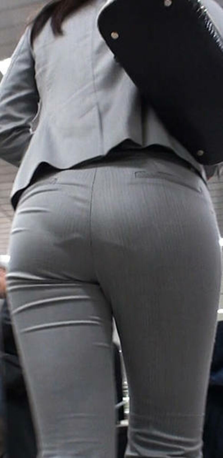 ol 透けパン盗撮画像!スーツからうっすら出てるパンツラインに大興奮♡024