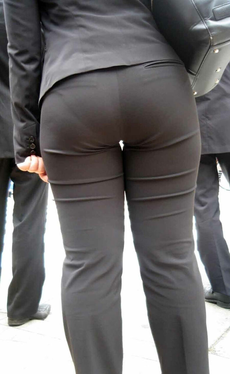 ol 透けパン盗撮画像!スーツからうっすら出てるパンツラインに大興奮♡038