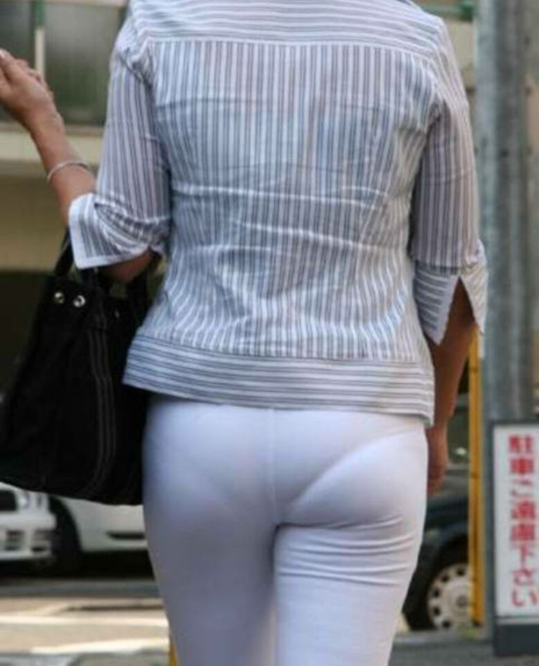 ol 透けパン盗撮画像!スーツからうっすら出てるパンツラインに大興奮♡045