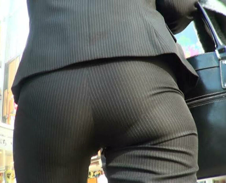 ol 透けパン盗撮画像!スーツからうっすら出てるパンツラインに大興奮♡053