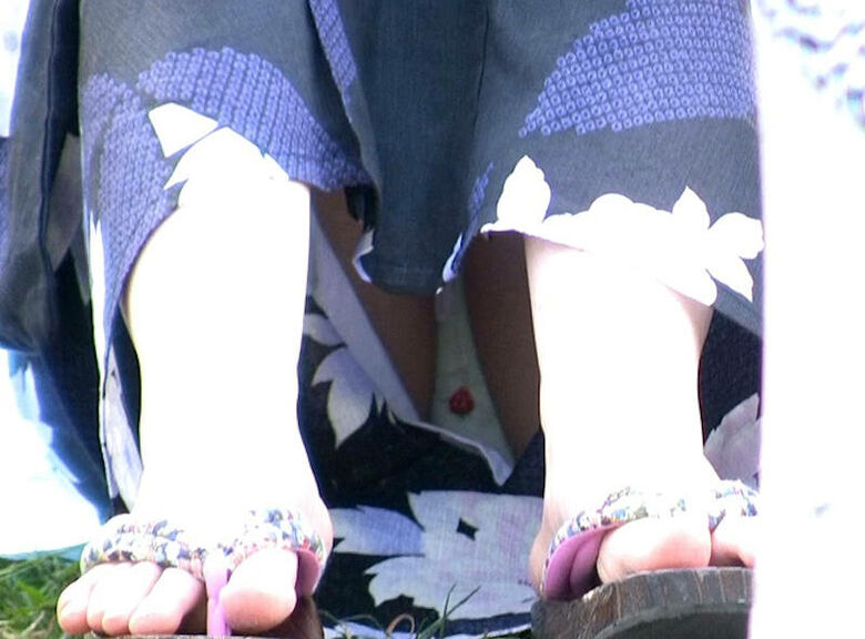 花火大会パンチラ エロ画像008