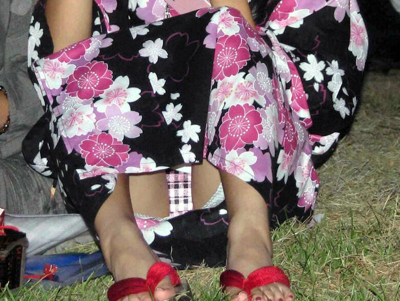 花火大会パンチラ エロ画像013