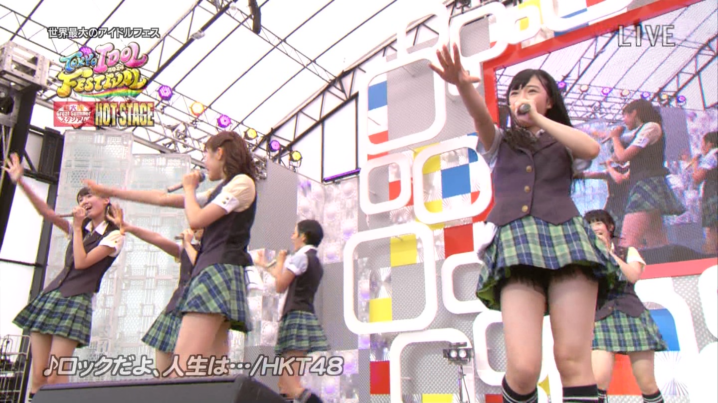 東京アイドルフェスティバル2014でHKT48が膝上げ太ももパンチラ007