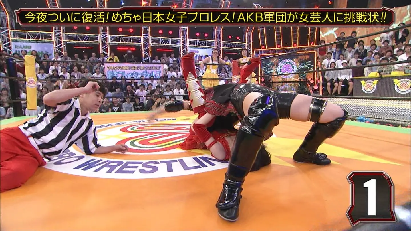 『めちゃ日本女子プロレス』AKB大開脚で股間おっぴろげエロキャプ画像016