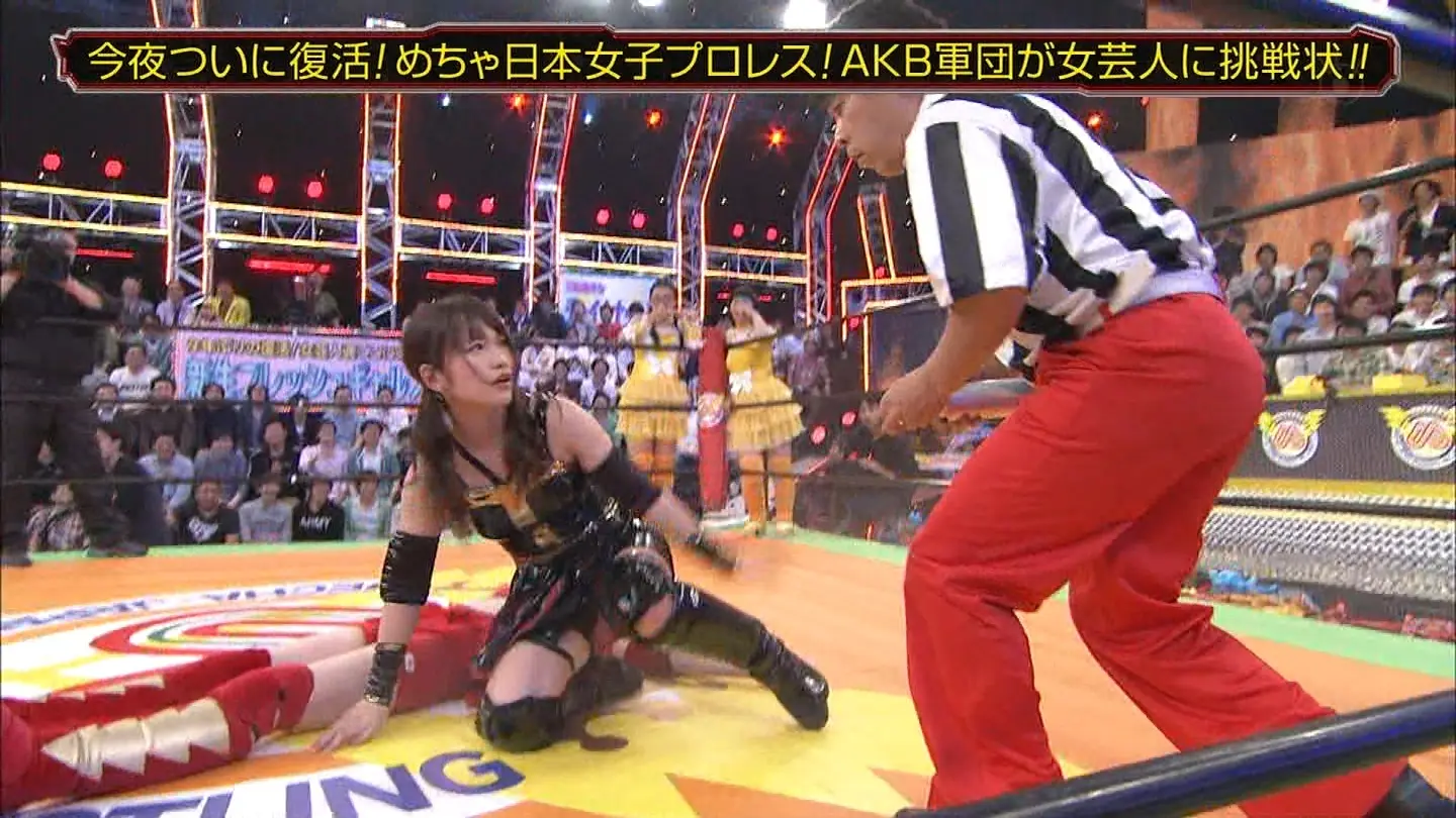 『めちゃ日本女子プロレス』AKB大開脚で股間おっぴろげエロキャプ画像020