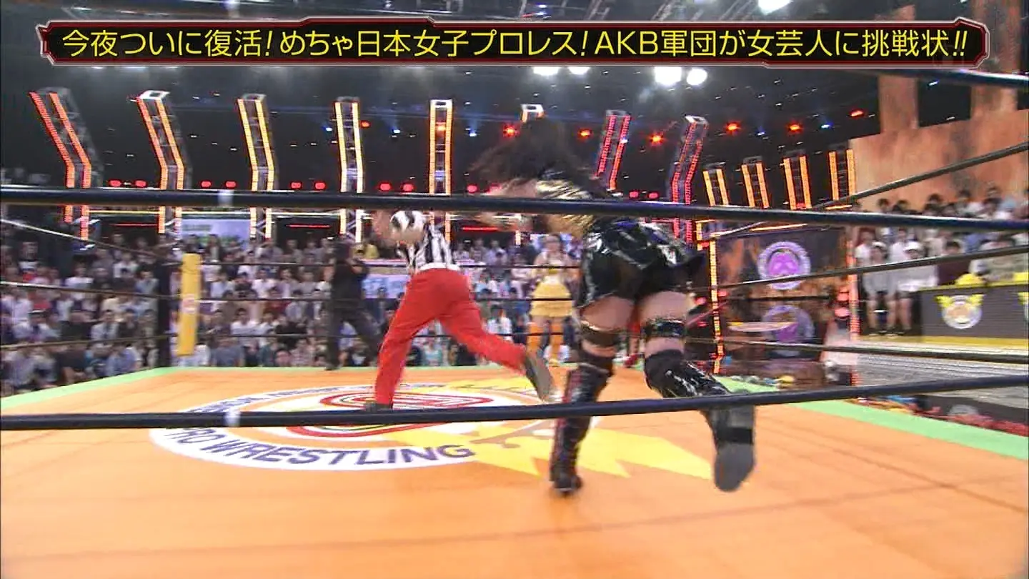 『めちゃ日本女子プロレス』AKB大開脚で股間おっぴろげエロキャプ画像023