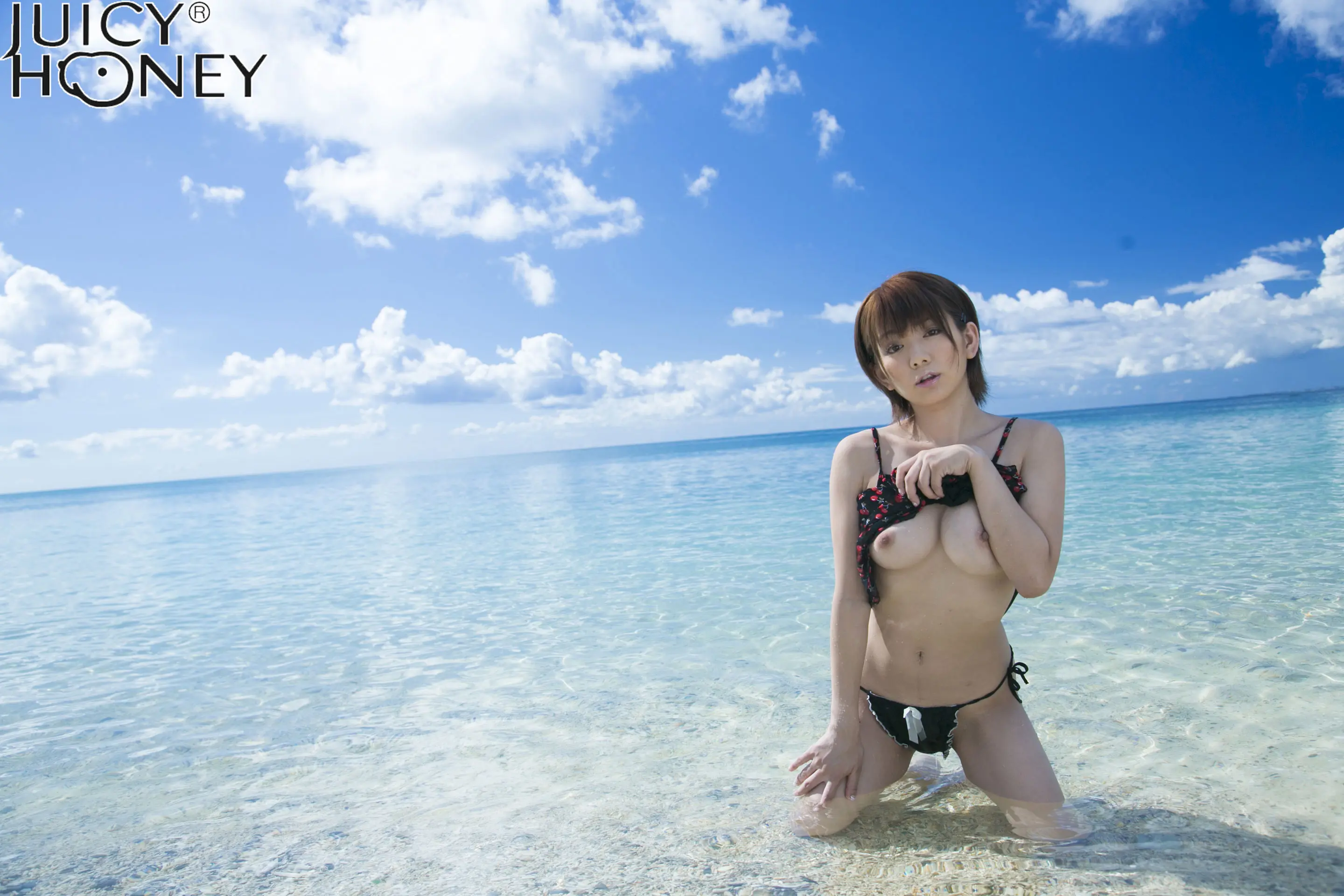 激カワロリ系AV女優希美まゆたんの真夏の過激パンチラ030