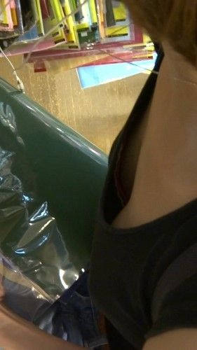 パイチラ エロ画像！ぱいちら女性のリアル盗撮乳首💕素人の美乳おっぱいや谷間をまとめてみたぜ!!006枚目