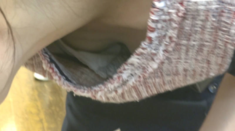 パイチラ エロ画像！ぱいちら女性のリアル盗撮乳首💕素人の美乳おっぱいや谷間をまとめてみたぜ!!007枚目