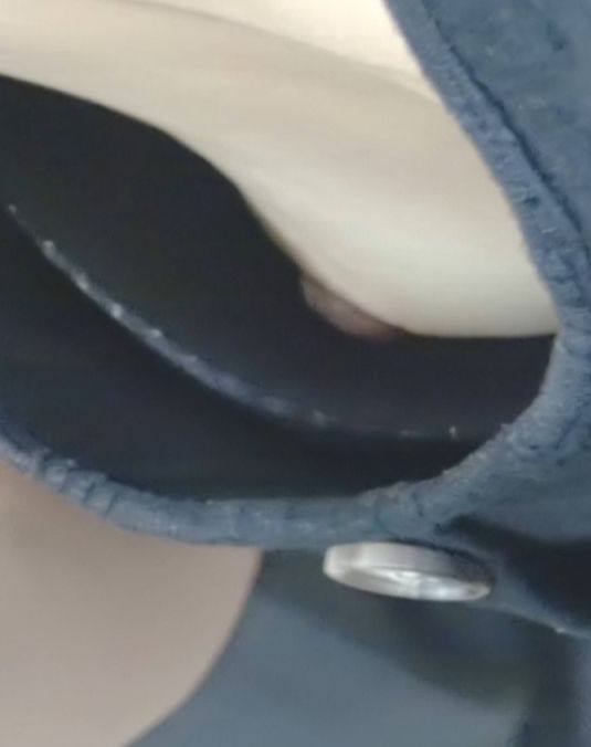 パイチラ エロ画像！ぱいちら女性のリアル盗撮乳首💕素人の美乳おっぱいや谷間をまとめてみたぜ!!010枚目