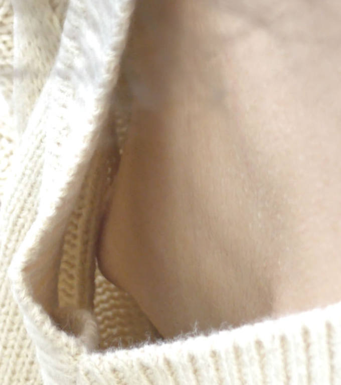 パイチラ エロ画像！ぱいちら女性のリアル盗撮乳首💕素人の美乳おっぱいや谷間をまとめてみたぜ!!018枚目