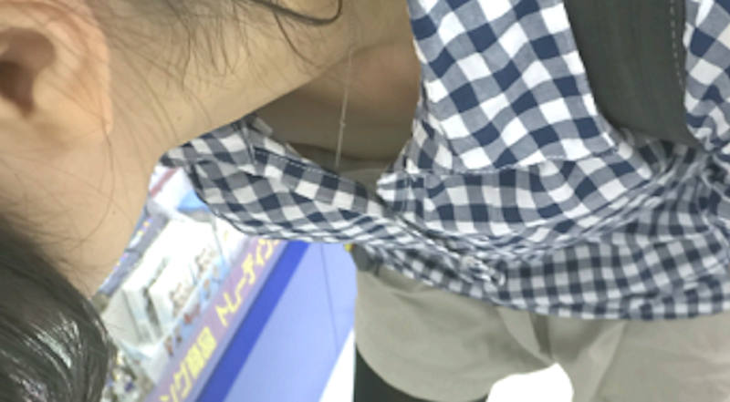 パイチラ エロ画像！ぱいちら女性のリアル盗撮乳首💕素人の美乳おっぱいや谷間をまとめてみたぜ!!024枚目