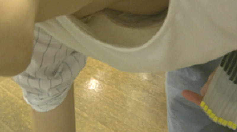 パイチラ エロ画像！ぱいちら女性のリアル盗撮乳首💕素人の美乳おっぱいや谷間をまとめてみたぜ!!035枚目