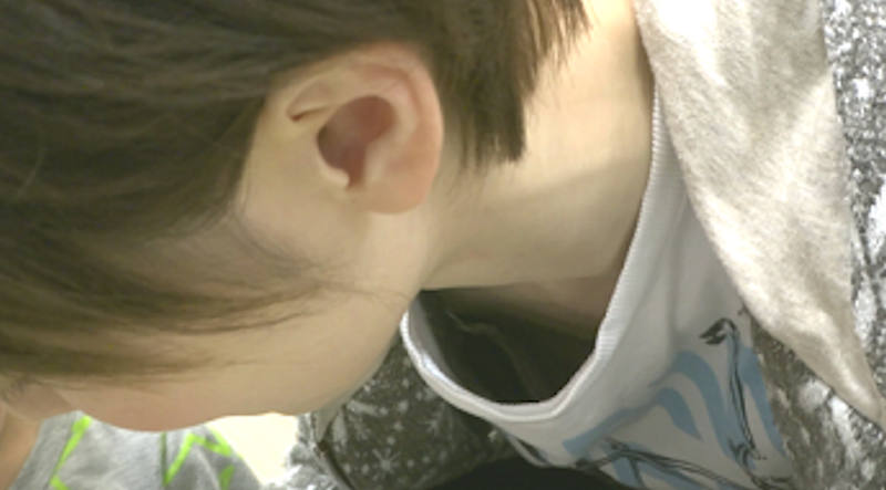 パイチラ エロ画像！ぱいちら女性のリアル盗撮乳首💕素人の美乳おっぱいや谷間をまとめてみたぜ!!039枚目