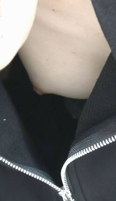 パイチラ エロ画像！ぱいちら女性のリアル盗撮乳首💕素人の美乳おっぱいや谷間をまとめてみたぜ!!040枚目