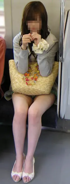 電車パンチラ012