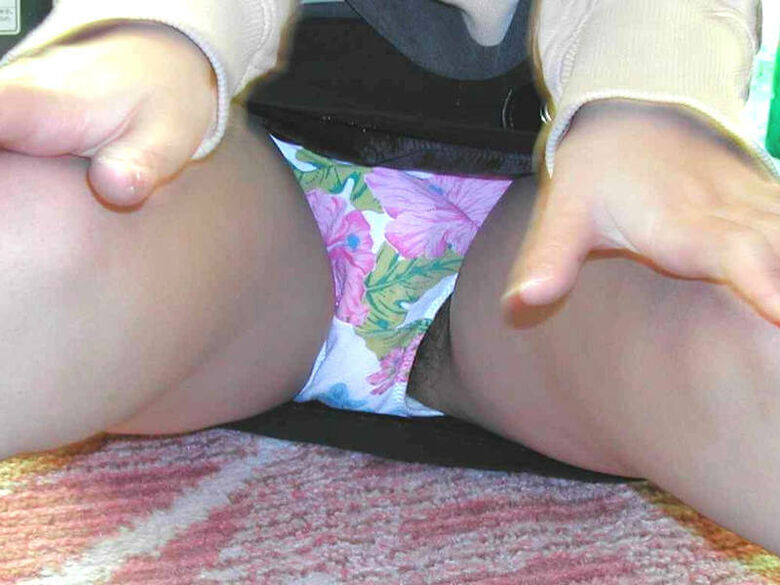ハミ毛 パンチラ画像!エロい女子のマン毛にパンツ♡収まらない陰毛たちをまとめてみたぜ!!046