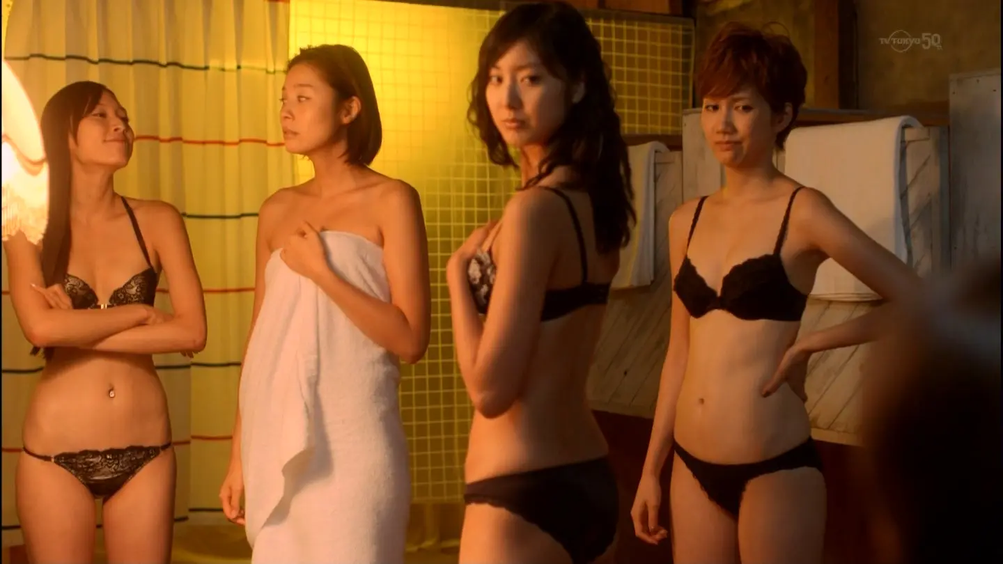 深夜番組『殺しの女王蜂』で全員下着姿におっきした007