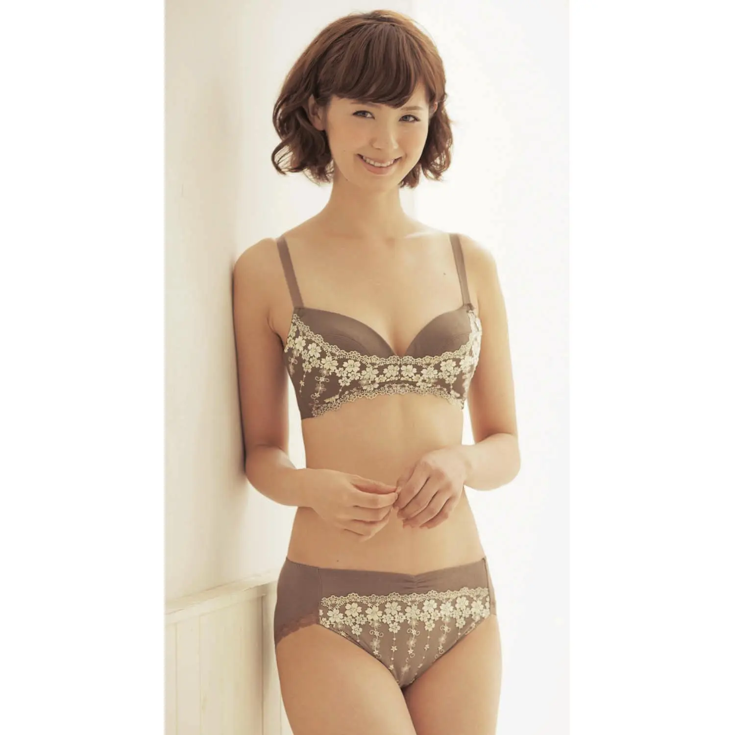 女性用下着カタログで抜ける強者ちょっと見て001