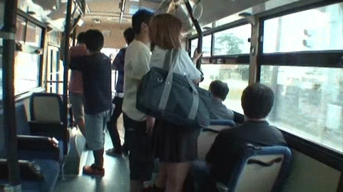 バスや電車での痴漢動画 ガマンしてる表情が愛おしい【GIF画像あり】002