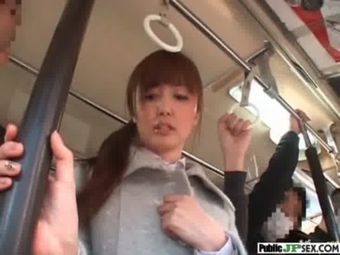 美人OLが電車で痴漢されて盗撮までされてしまったパンチラ動画004