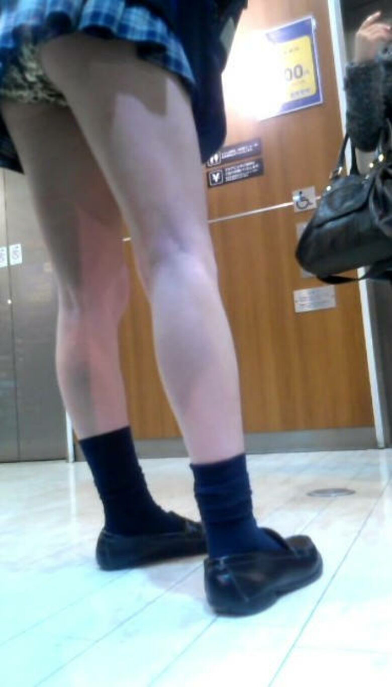 ぱんちら画像71枚!素人のミニスカートからモロに見えてるパンツや太ももをまとめみたよ!!019枚目