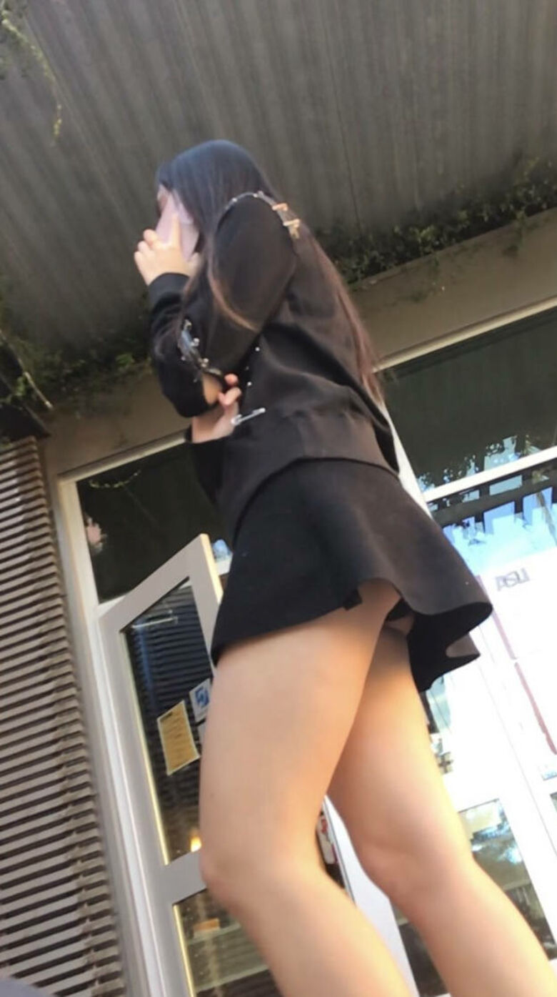 ぱんちら画像71枚!素人のミニスカートからモロに見えてるパンツや太ももをまとめみたよ!!026枚目