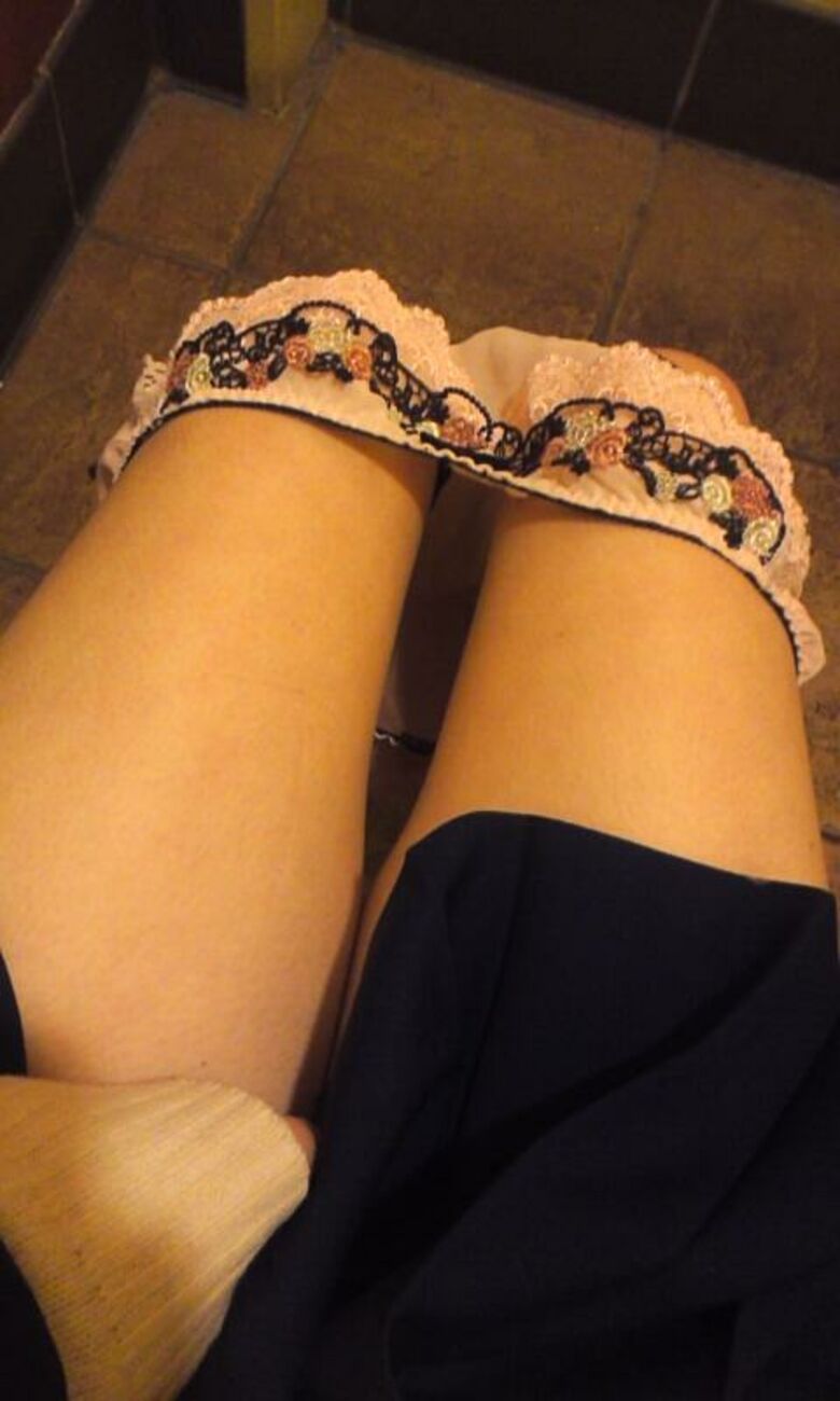 トイレ オナニーエロ画像!素人女性の一人エッチ㊙️潮吹きや濡れたパンツが抜けちゃいます♡014