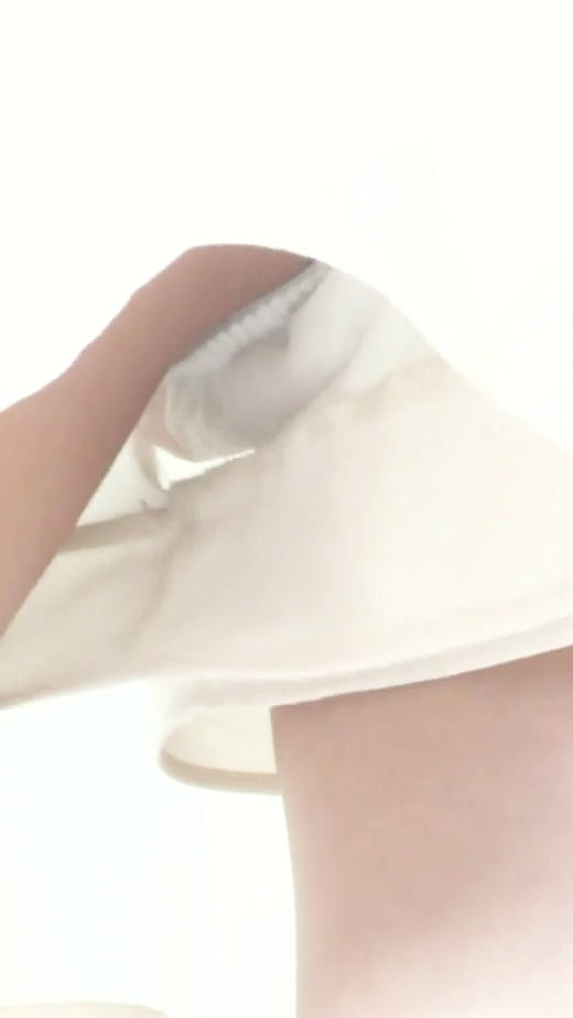 パンチラが抜ける逆さ撮り盗撮エロ動画像Vol.72_045枚目