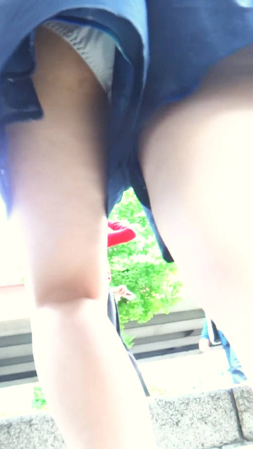 パンチラが抜ける逆さ撮り盗撮エロ動画像Vol.72_046枚目