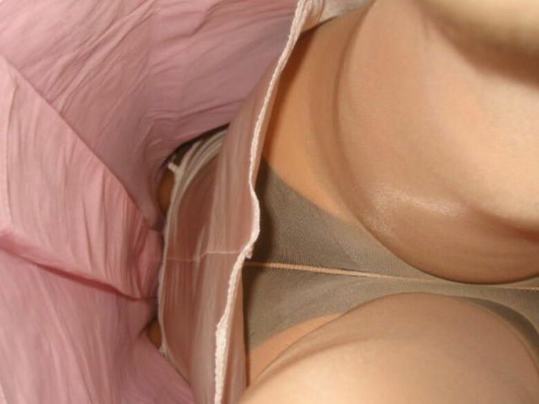 パンチラが抜ける逆さ撮り盗撮エロ動画像Vol.69_018枚目