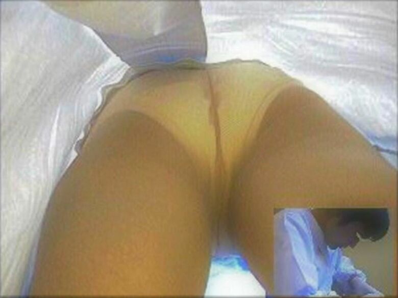 パンチラが抜ける逆さ撮り盗撮エロ動画像Vol.69_025枚目