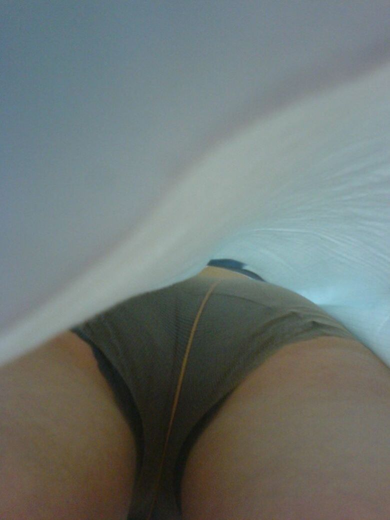 パンチラが抜ける逆さ撮り盗撮エロ動画像Vol.69_027枚目