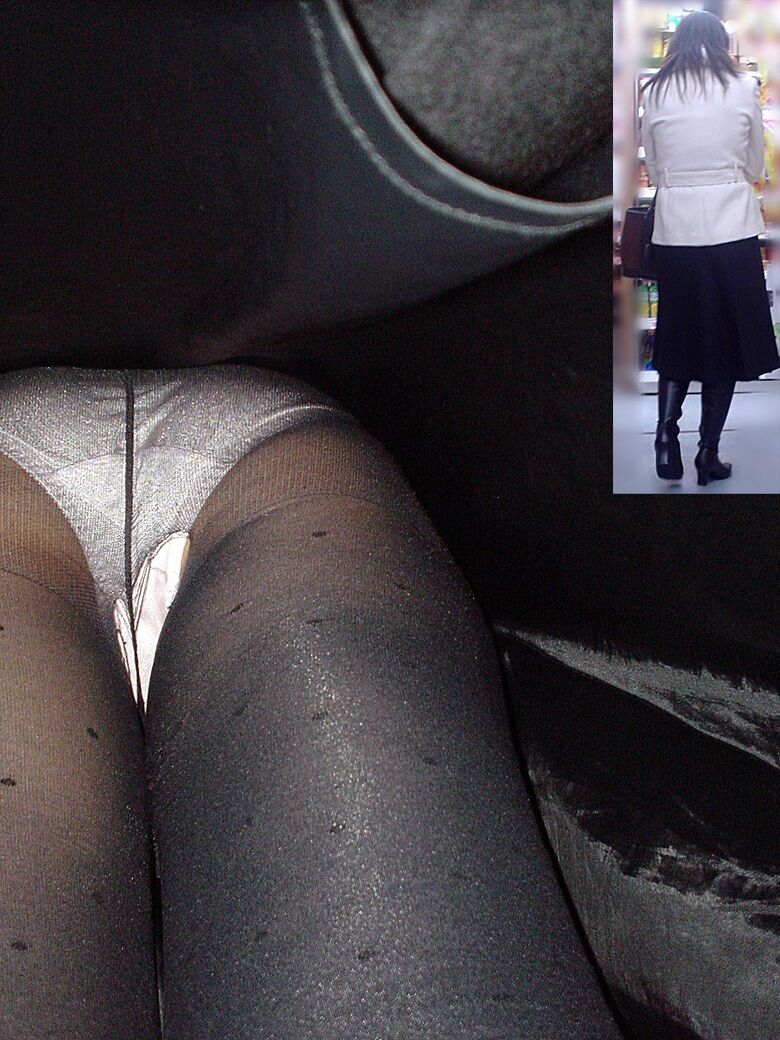 パンチラが抜ける逆さ撮り盗撮エロ動画像Vol.69_042枚目