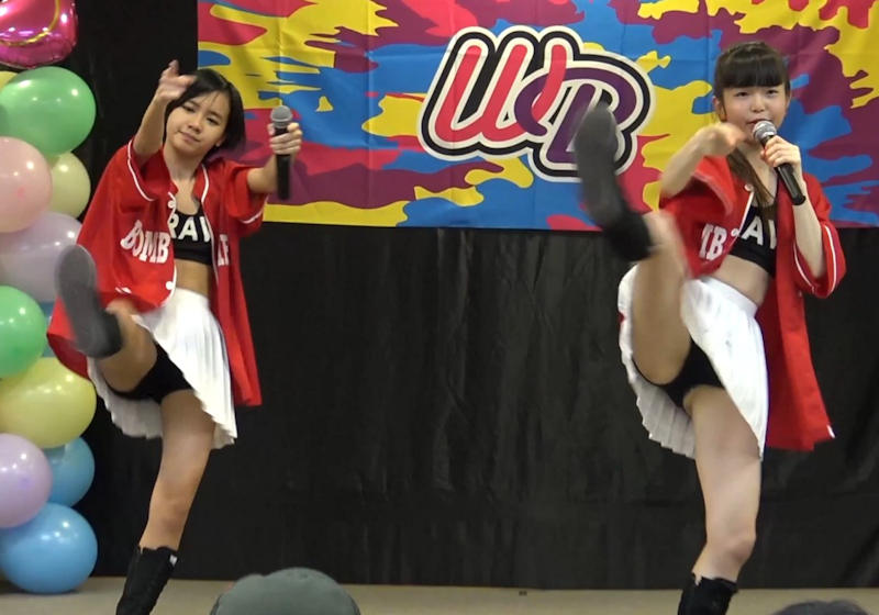 アイドル パンチラ画像!ご当地アイドルのパンツがモロに見えちゃってます♡005