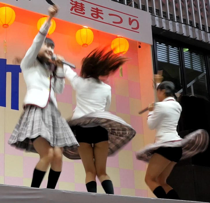 アイドル パンチラ画像!ご当地アイドルのパンツがモロに見えちゃってます♡009