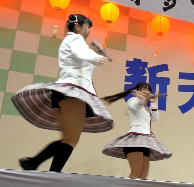 アイドル パンチラ画像!ご当地アイドルのパンツがモロに見えちゃってます♡011